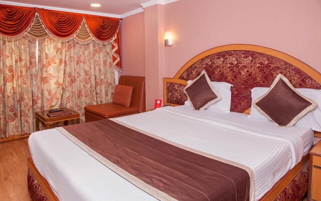 OYO 10068 Hotel Rathna