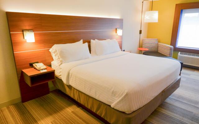 Holiday Inn Express Pittsburgh-Bridgeville by IHG