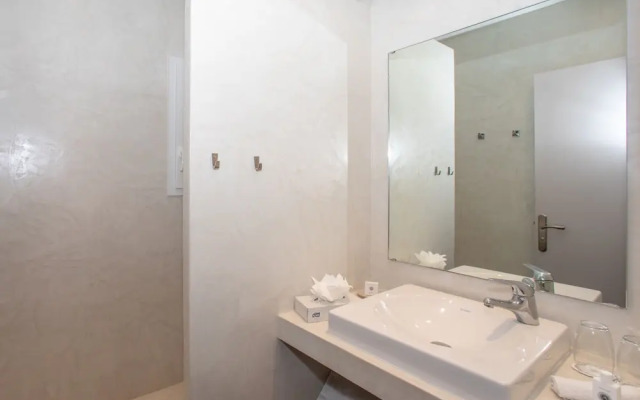 Font Mourier - INH 32236