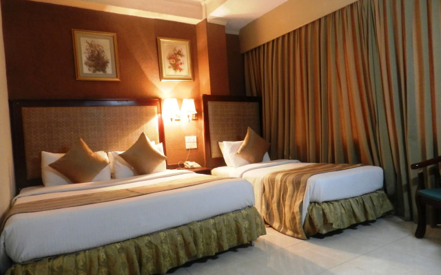 Pearl City Hotel