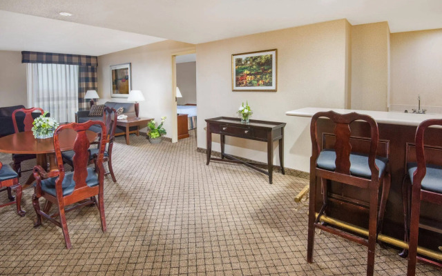 Holiday Inn Hotel & Suites Cincinnati - Eastgate by IHG