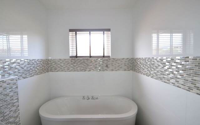 Modern Villa in Jan Thiel with Hot Tub