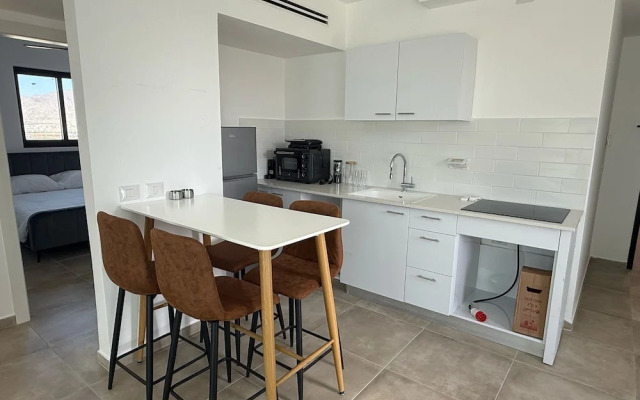 J&G Suites