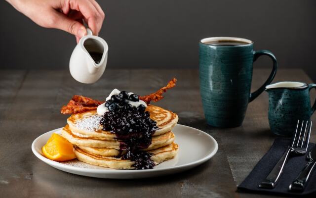 Amsterdam Inn & Suites, an Ascend Collection Hotel