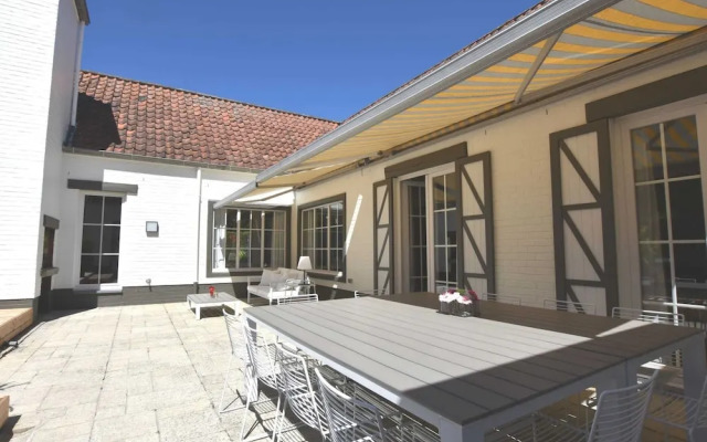 Luxury Villa in Sint-Idesbald with Hot Tub