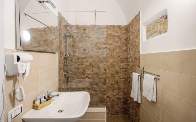 Madre Terra Airport Rooms and Suites