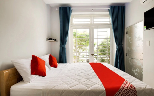 OYO 471 White 1 Hotel
