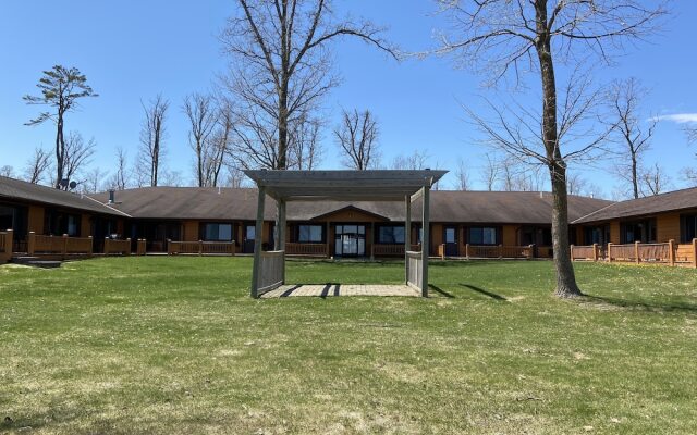 Horseshoe Bay Lodge