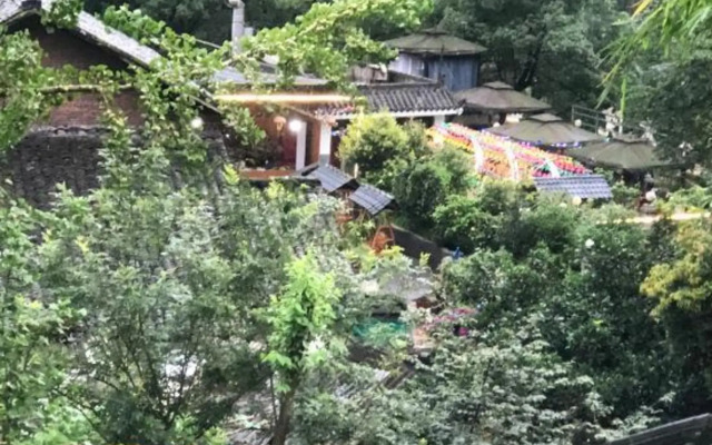 Lei's Courtyard Holiday Hotel