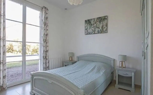 Bright Holiday Home With Garden