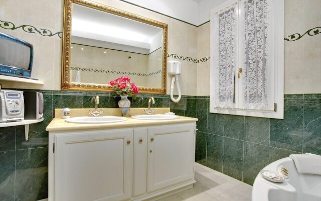 Regina Elena Apartment