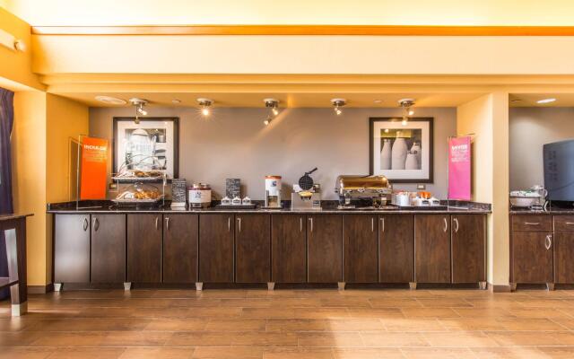 Hampton Inn & Suites Chicago/Hoffman Estates