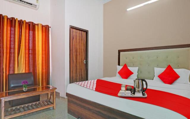 OYO Flagship 70198 The Cz Inn