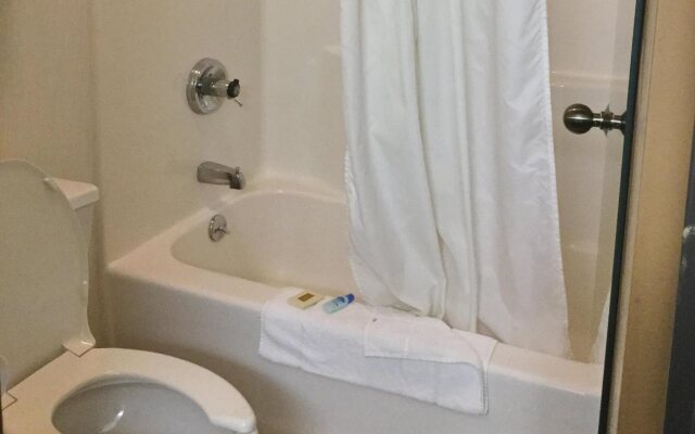 Capital O Amerihost Inn and Suites Mexico Hwy 54 MO