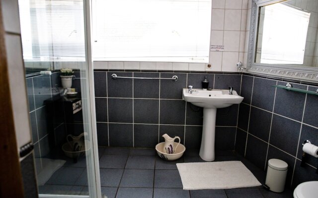 Woodpecker Guesthouse