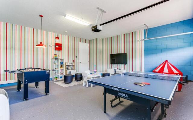 8 Bedroom Vacation Home with Pool 2114