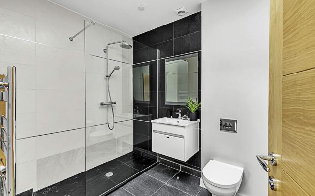 Beautiful Abode In Brentford