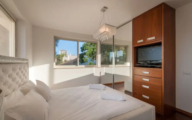 Luxurious Villa with great location