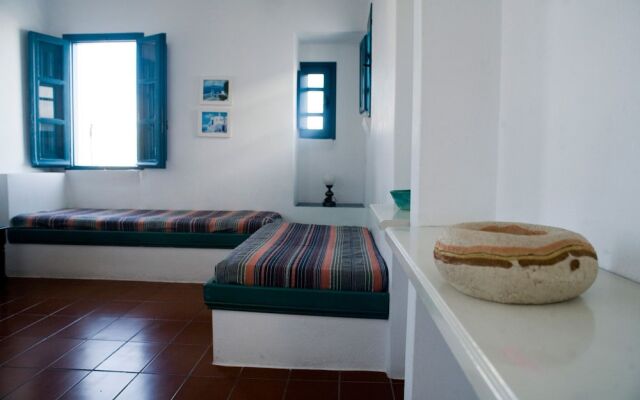 Oia's Sunset Apartments