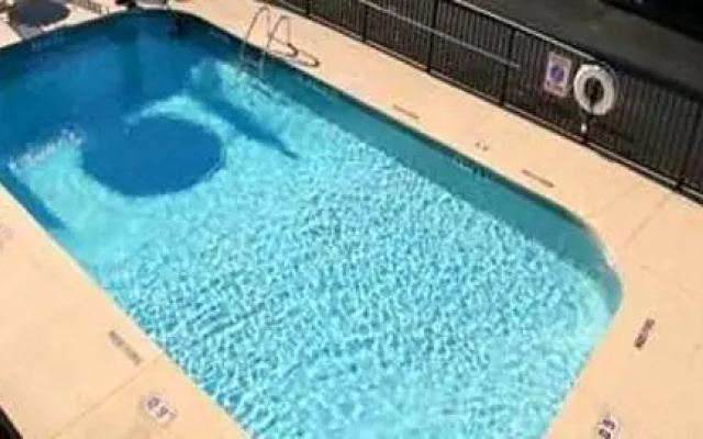 Hampton Inn Calhoun
