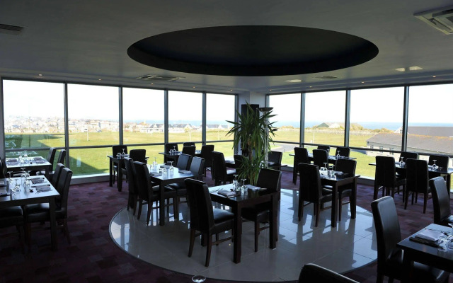 Admiralty Hotel & Restaurant