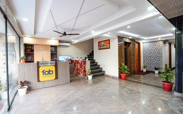 Fabhotel Divine & Banquet