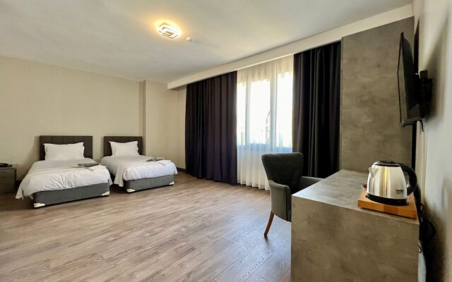 Grand Royal Hotel
