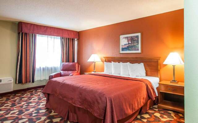 Quality Inn & Suites Kansas City I-435N Near Sports Complex