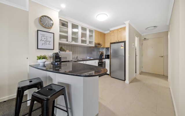 Inner-city 2-bed With Parking, Pool, Gym & BBQ – Guest Rooms – Braddon