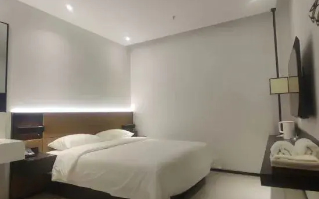 GELI Hotel (Nanning East Railway Station South Square)