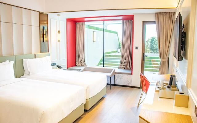 YOHO Resorts World Hotel