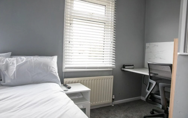Impeccable 2-bed Home Close to City Centre!!