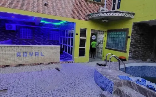 Royal Moon Hotel & Suites
