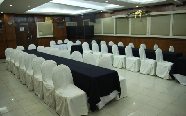 Golden Valley Hotel