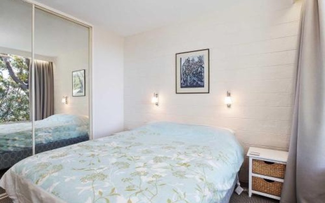 3 'Far Horizons' 77 Ronald Avenue - Cosy Comfortable Unit With Filtered Views – Guest Rooms – Shoal Bay