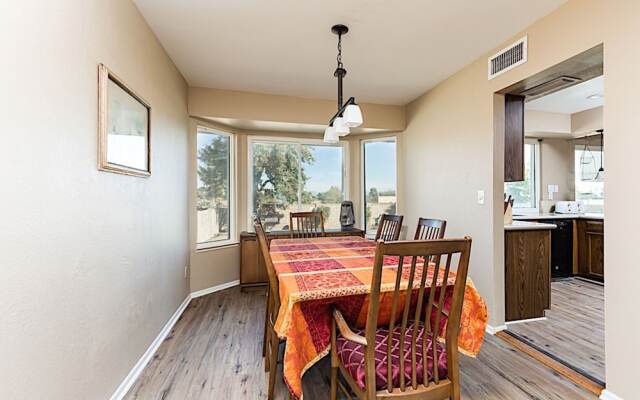 Shadow Mountain Retreat 4BR by Casago