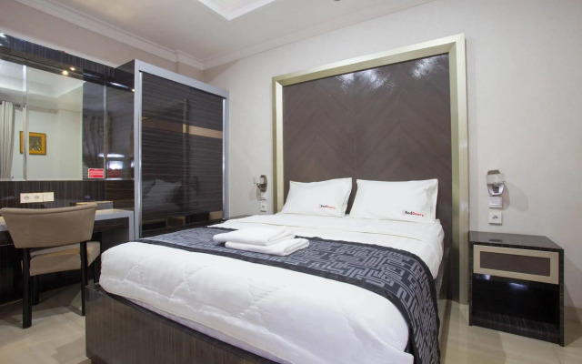 RedDoorz Plus near Pondok Indah Mall