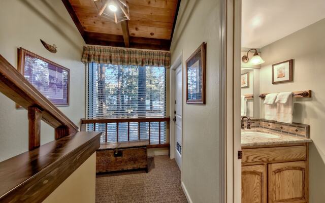 Newly Remodeled 2 Bedroom Townhome With Loft Townhouse by RedAwning