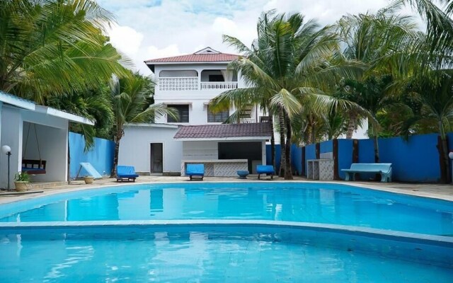 Lux Suites Diani Holiday Villas