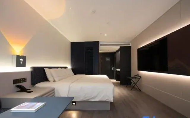Xiamen Zhongshan Road Pedestrian Street Bashi Residence Hotel