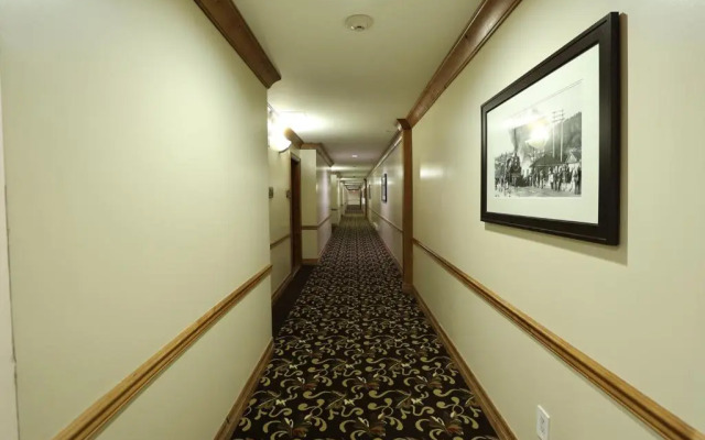 Days Inn by Wyndham Surrey Hotel