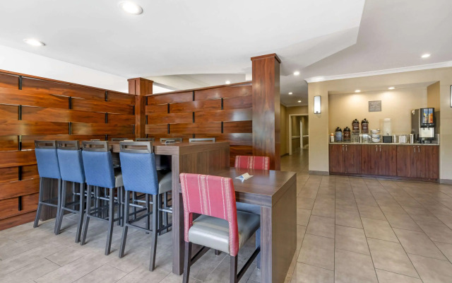 Comfort Suites