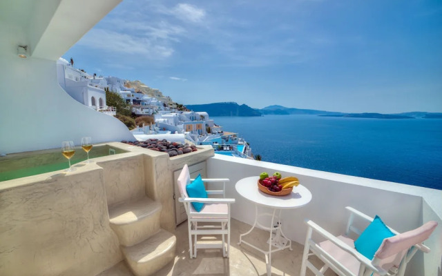 Kima Oia Suites