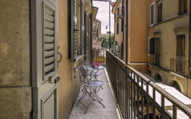 Beautiful Studio Flat With Balcony in Front of Arena