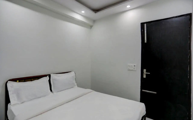 OYO Flagship 80490 Metro Plus