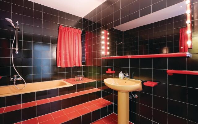 Amazing Home in Klimno With Wifi and 5 Bedrooms