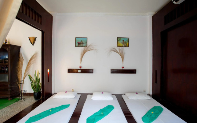 Angkor Holiday Hotel