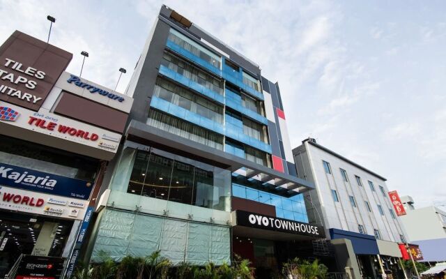 OYO Townhouse 228 Hotel Alana