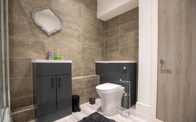 Hullidays-Theatre Hideout Apartment