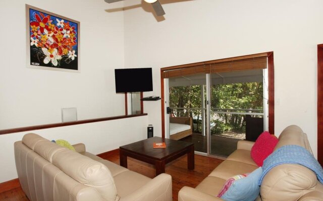 Mayfield 23 Holiday House